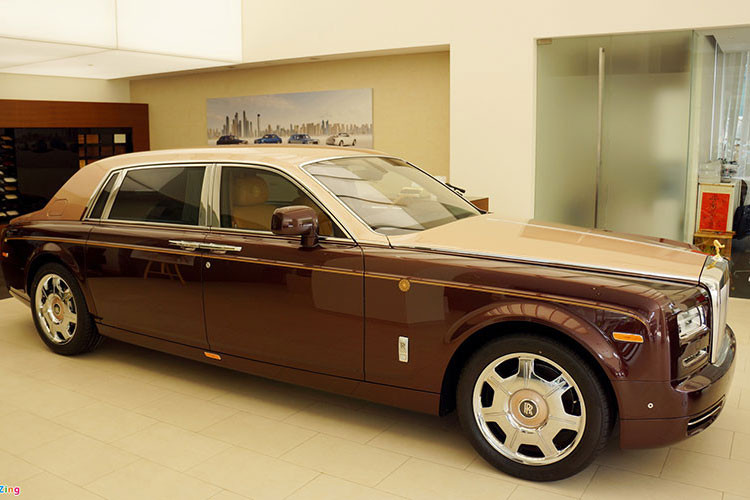 Đã nói đến những chiếc xe siêu sang Rolls-Royce Phantom đặc biệt tại Việt Nam nhiều người sẽ liệt kê đến Sacred Fire, phiên bản độc nhất vô nhị trên toàn thế giới được tạo ra dành cho ông Trịnh Văn Quyết.