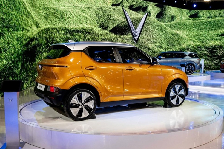 Tuy nhiên, dự kiến phải sang năm 2023, VinFast VF5 mới chính thức ra mắt thị trường Việt Nam. Chúng ta có thể suy ra được điều này từ trường hợp của VinFast VF e34. Trong năm 2021, hãng VinFast đã bắt đầu nhận cọc cho VF e34 từ cuối tháng 3 nhưng mãi đến tháng 10, xe mới ra mắt.