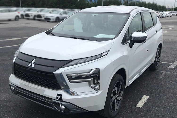 Vào hồi tháng 3/2022, cộng đồng mạng đã phát hiện ra rằng Mitsubishi Xpander 2022 mới đã được đăng ký bảo hộ kiểu dáng công nghiệp tại Việt Nam. Mới đây, mẫu xe này đã bất ngờ xuất hiện tại Việt Nam và chờ thông quan, dự kiến ngày ra mắt của chiếc MPV “quốc dân” này sẽ không còn xa.