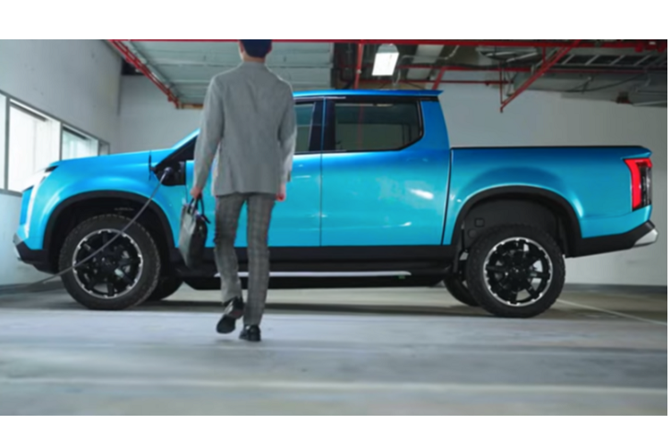 Tuy nhiên, kiểu dáng thiết kế bắt mắt, cùng bầu trời tiện nghi, dự kiến xe sẽ khuấy động thị trường Đông Nam Á trong thời gian tới, cạnh tranh với Ford F-150 Lightning, Rivian R1T hay GMC Hummer EV. Mẫu xe bán tải chạy điện sẽ được ra mắt tại Hon Hai Tech Day 2022, cùng với Model B EV nhỏ hơn.