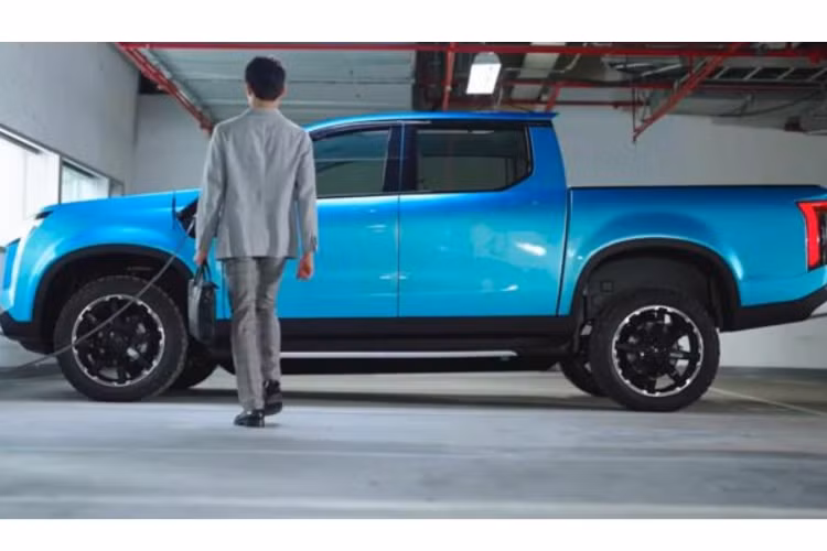 Không giống như Model E và Model B sắp ra mắt được thiết kế bởi Pininfarina, nền tảng của mẫu xe bán tải mới Model V do studio riêng của nhà sản xuất ô tô lớn nhất Đài Loan, công ty xe hơi Yulon sáng tạo.