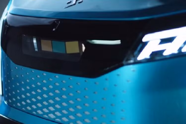 Chiếc bán tải Model V có kích thước tương tự Ford Ranger. Phần đầu xe sở hữu thiết kế đặc trưng bởi đèn LED hình chữ L. Kí hiệu “HH” được chiếu sáng là logo của Tập đoàn Công nghệ Hon Hai, công ty mẹ của Foxconn. Phần lưới tản nhiệt rộng được bao phủ và có khả năng tích hợp cảm biến ADAS.