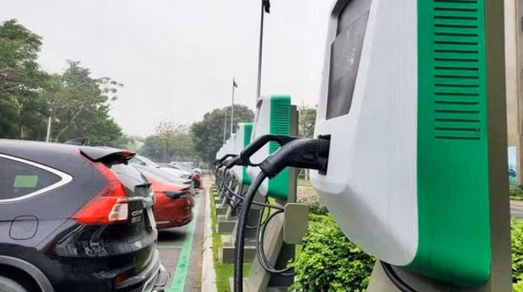 Viet Nam se “khai tu” xe dong co dot trong vao nam 2050