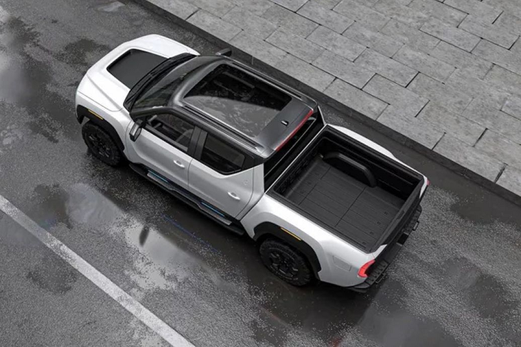 Theo tờ Wall Street Journal, CEO hiện tại của Nikola - Mark Russel, không đứng về phía người tiền nhiệm mà thậm chí còn "thêm dầu vào lửa" khi nói rằng ông Milton đã phóng đại trong các công bố". Nếu các luật sư biện hộ không thể thuyết phục được tòa án, thì ông Milton có thể sẽ lĩnh án tới 25 năm tù.