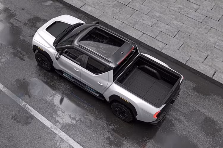 Theo tờ Wall Street Journal, CEO hiện tại của Nikola - Mark Russel, không đứng về phía người tiền nhiệm mà thậm chí còn "thêm dầu vào lửa" khi nói rằng ông Milton đã phóng đại trong các công bố". Nếu các luật sư biện hộ không thể thuyết phục được tòa án, thì ông Milton có thể sẽ lĩnh án tới 25 năm tù.