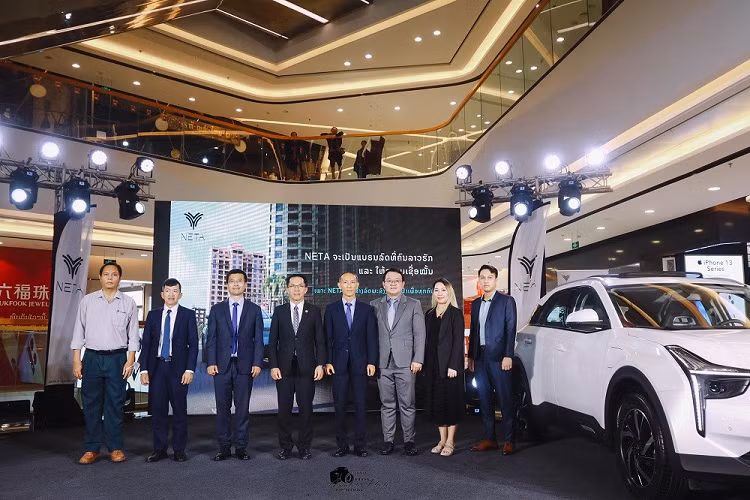 Sự kiện ra mắt thương hiệu ôtô điện Neta nói chung và mẫu xe U Pro nói riêng có sự góp mặt của Bộ trưởng Bộ Năng lượng và Mỏ Lào. Tương tự Thái Lan, chính phủ Lào hiện cũng có một số chính sách ưu đãi nhằm thúc đẩy ôtô điện như giảm hoặc miễn thuế nhập khẩu và cải thiện hệ thống sạc. Mục tiêu của chính phủ Lào là ôtô điện chiếm 30% trong tổng số xe mới bán ra ở thị trường này vào năm 2030.