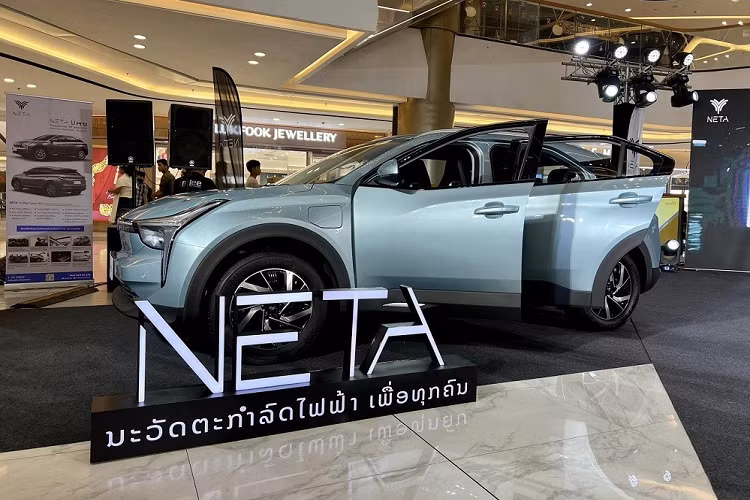 Tịa Trung Quốc, mẫu xe SUV điện Neta U Pro 2022 có 4 phiên bản với phạm vi di chuyển 400 km, 500 km và 610 km. Tuy nhiên, ở thị trường Lào, Neta U Pro chỉ có phiên bản 500 km. 