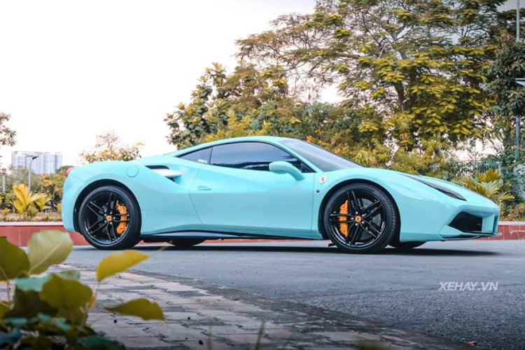Tại Việt Nam, Ferrari 488 GTB và Spider từng là siêu xe được giới nhà giàu "chuộng" nhất cách đây vài năm, khi đó, giá của một chiếc 488 GTB tiêu chuẩn được ước tính rơi vào khoảng 15 tỷ đồng. Số lượng của Ferrari 488 ở nước ta hiện đã lên tới hơn 10 chiếc, trong đó có 2 chiếc thuộc bản Pista là đáng chú ý nhất.