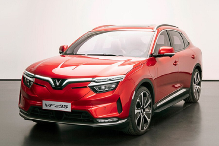  Các dịch vụ hậu mãi của VinFast cũng đang được đánh giá là tốt bậc nhất thị trường, cộng với hạ tầng trạm sạc ngày càng được phủ rộng, không có lý do gì để tôi không mua VinFast VF 8 ngay lúc này”, anh Sơn chia sẻ.