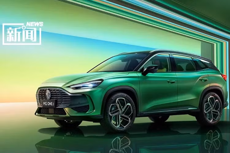  MG One của Trung Quốc là mẫu SUV toàn cầu đã lần đầu tiên ra mắt tại Trung Quốc vào hồi tháng 8 năm ngoái với 2 phiên bản là α (Alpha) và β (Beta). Trong đó, MG One phiên bản α được bán ra thị trường tỷ dân, cụ thể là vào tháng 12/2021. Đến nay, phiên bản β của mẫu SUV cỡ C này mới bắt đầu được tung ra thị trường.