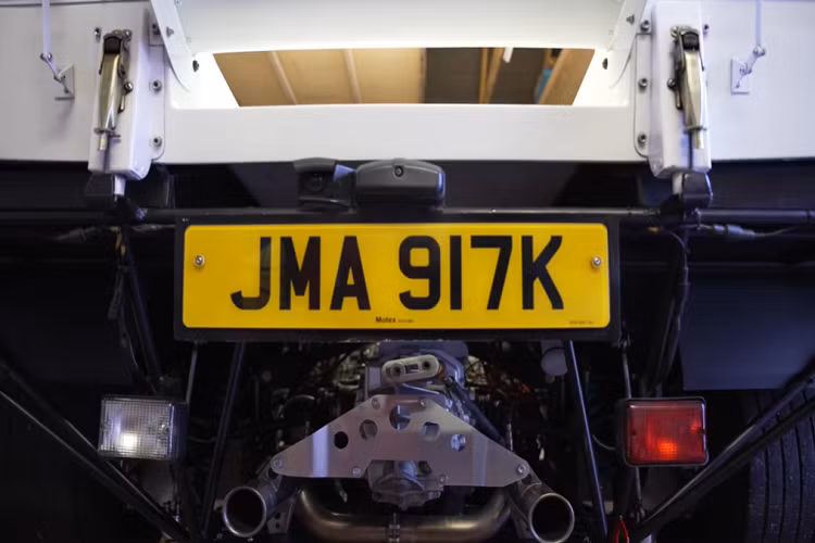 Trong tương lai, ông ấy cũng có kế hoạch làm thiết kế đối chiếu một động cơ 12 xi-lanh phẳng để làm cho bản sao giống hệt bản gốc. Điều tuyệt nhất về chiếc Porsche 917 bản sao này là bạn có thể sở hữu một chiếc cho riêng mình.