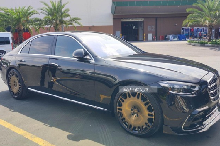 Điểm ấn tượng của Brabus B50 tại Việt Nam chính là khối động cơ xăng 6 xi-lanh thẳng hàng, tăng áp, dung tích 3.0 lít của bản tiêu chuẩn đã có thêm mô-đun B50 - 500 PowerXtra do Brabus phát triển để tạo ra thêm 58 mã lực lên 493 mã lực và mô-men xoắn cực đại đạt con số 590 Nm.