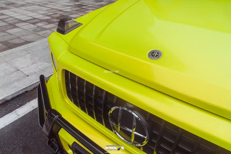 Cung cấp sức mạnh cho chiếc Mercedes-AMG G 63 vẫn là khối động cơ V8 tăng áp kép 4.0 lít, sản sinh công suất tối đa 577 mã lực tại vòng tua 6.000 vòng/phút và mô-men xoắn 850 Nm tại vòng tua 2.500-3.500 vòng/phút, đi kèm với hộp số tự động 9 cấp và hệ dẫn động 4 bánh.