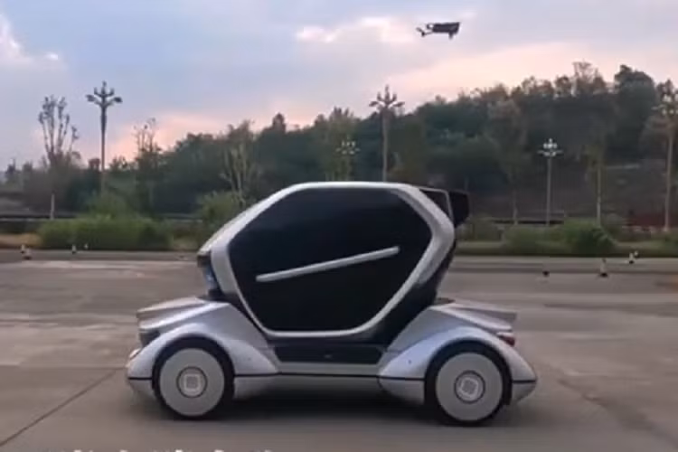 Xe oto bay co the thao roi dau tien tren the gioi cua Trung Quoc