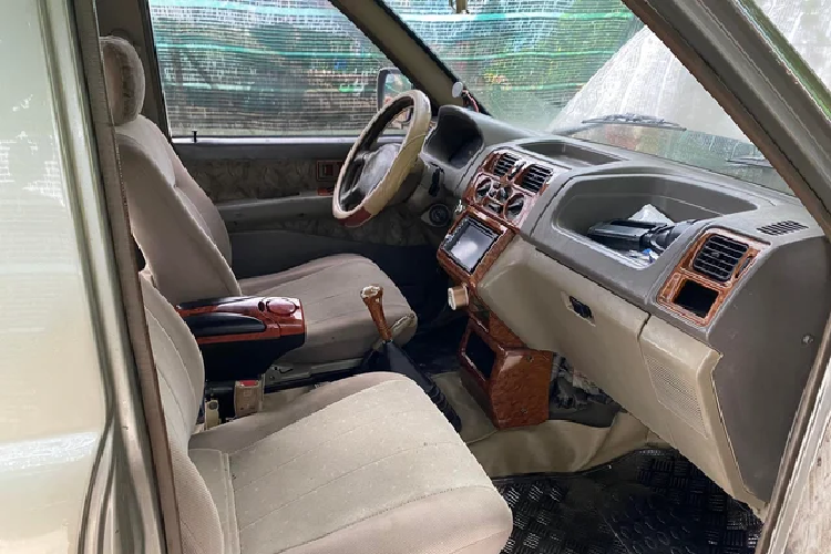 Với công nghệ phun xăng điện tử mới, Mitsubishi Jolie 2004 khắc phục được nhược điểm tiêu hao nhiên liệu do sử dụng chế hòa khí của các phiên bản trước.