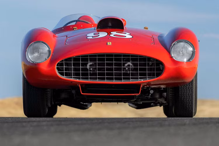 Ông đã giành được tổng cộng 8 chiến thắng và 10 lần giành được 10 chức vô địch trong chiếc xe đua Ferrari 410 Sport Spider 1955 này.