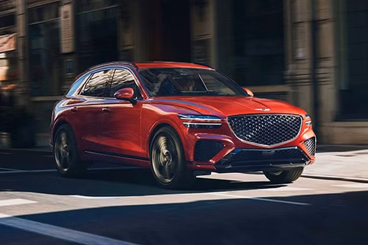 Hai mẫu xe sang thương hiệu Đức là Mercedes-Benz GLC đứng ở vị trí thứ 3 còn BMW X3 đứng ở vị trí thứ 2. Mẫu SUV cỡ nhỏ được ưa thích nhất tại Mỹ xướng tên Genesis GV70 của Hàn Quốc.