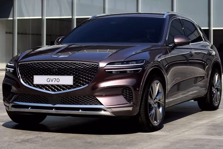 Mẫu xe SUV Genesis GV70 2022 sở hữu khối động cơ tăng áp 2.5L cho công suất 300 mã lực. Con số này cao hơn đáng kể khi so sánh với Mercedes-Benz GLC (255 mã lực) hay BMW X3 (248 mã lực).
