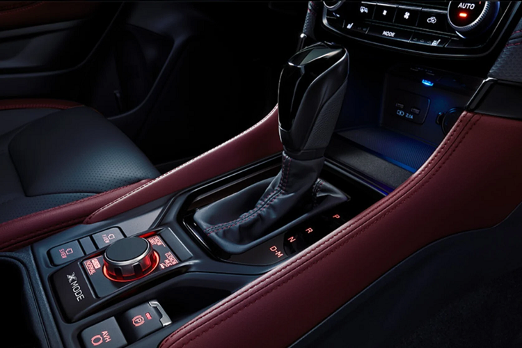 Trong khoang máy vẫn là động cơ xăng 4 xi-lanh 1.8 lít tăng áp với công suất 175 mã lực, mô-men xoắn 300 Nm kết hợp hộp số vô cấp CVT quen thuộc và hệ thống AWD đối xứng tiêu chuẩn.