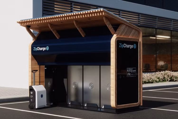 Go Powerbanks được thiết kế để đơn giản hóa việc sử dụng tại nhà, nơi làm việc cũng như ở những địa điểm khác nơi xe đỗ lại. Thiết bị này được sạc với bất cứ ổ cắm điện gia dụng nào và có thể được sử dụng ngoài trời ở bất cứ điều kiện thời tiết nào. Tính năng kết nối 2G/4G cho phép người sử dụng quản lý Go từ xa thông qua ứng dụng di động ZipCharge để giám sát thiết bị, bạn có thể vô hiệu hóa nó từ xa thông qua ứng dụng.