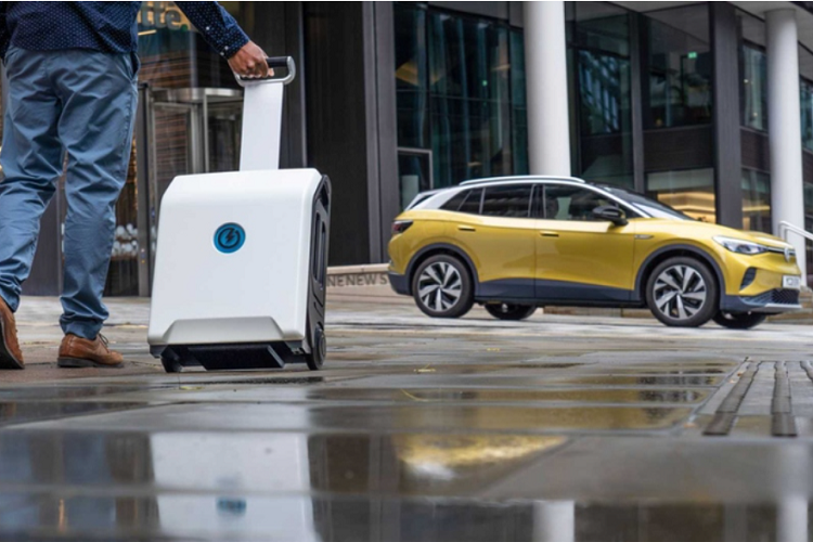 Vào tháng 11/2021, ZipCharge ra mắt Go Powerbanks, bộ sạc di động 4 kWh có thể giúp xe chạy thêm 19 - 32 km (tùy vào mỗi xe điện và cách hoạt động) chỉ với 30 phút sạc. Khách hàng có thể thuê Go Powerbanks với giá 49 Euro (khoảng 1,2 triệu đồng) mỗi tháng.