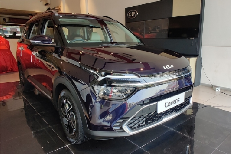 Theo dự kiến, Kia Carens 2022 sẽ cập bến nước ta vào khoảng cuối năm nay và trở thành đối thủ cạnh tranh trực tiếp với một số cái tên quen thuộc như Mitsubishi Xpander, Xpander Cross, Suzuki Ertiga, Suzuki XL7 và Toyota Veloz.