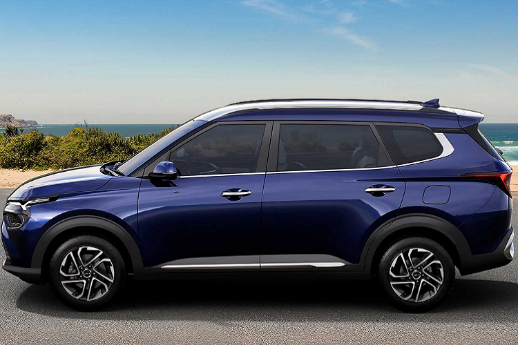 Chưa hết, Kia Carens 2022 còn sở hữu hệ thống âm thanh Bose 8 loa, đèn nội thất 64 màu, cửa sổ trời SkyLight, hệ thống lọc không khí, bộ chọn chế độ lái, khay đựng cốc có khả năng làm mát, cửa gió điều hòa cho cả ba hàng ghế, 5 cổng USB-C, rèm che nắng phía sau,...