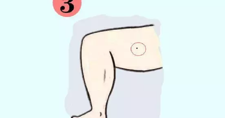 Chỉ cần biết nắm bắt cơ hội, bạn sẽ có thể thực hiện được lý tưởng và hoài bão của mình, thành tích trong sự nghiệp sẽ không thấp. Và hầu hết, người có nốt ruồi này đều thành đạt ở tuổi trung niên, tiềm năng phát triển rất tốt. 