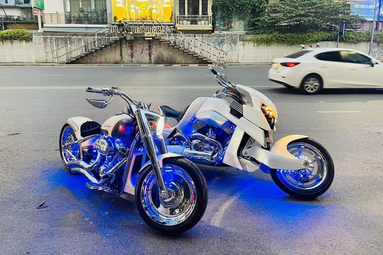 Cụ thể, anh cho biết "Đúng là nó - V-Rex Travertso hiếm và độc thật, nom cũng thích. Rồi đến khi khoác lên cho nó bộ áo mới thì…ôi thôi. Hết nước chấm."