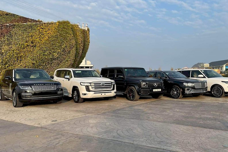 Được biết những món quà đặc biệt này đã được trao cho các nhân viên xuất sắc của công ty trong bữa tiệc cuối năm được tổ chức tại KĐT Phương Đông - Vân Đồn, Quảng Ninh.