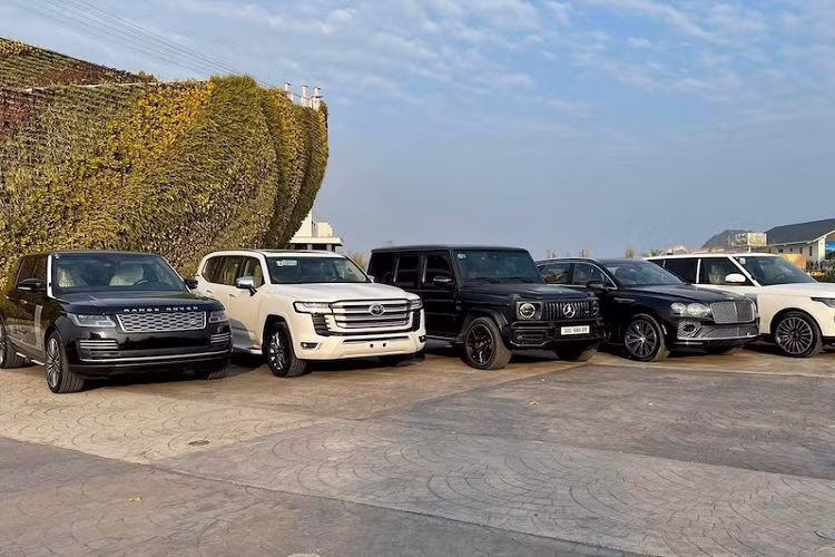 Được biết những món quà đặc biệt này đã được trao cho các nhân viên xuất sắc của công ty trong bữa tiệc cuối năm được tổ chức tại KĐT Phương Đông - Vân Đồn, Quảng Ninh.