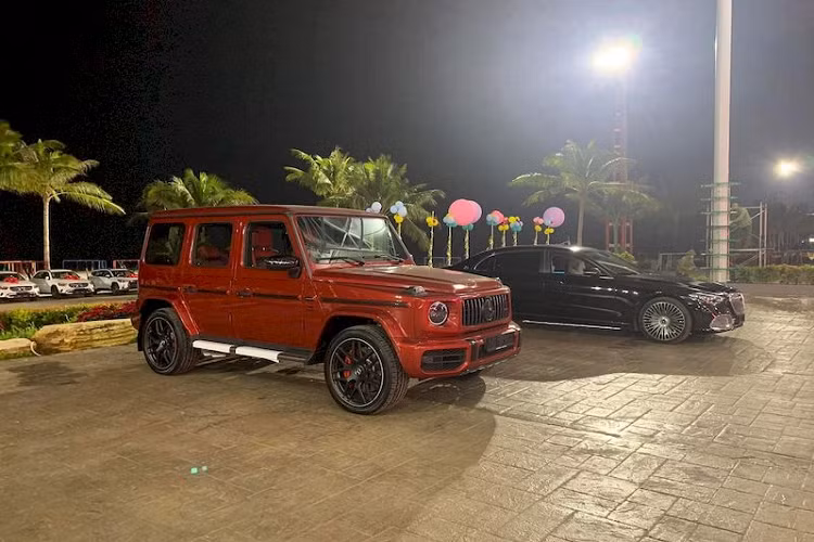 Dàn xe quà tặng Tết gồm có: Mercedes-Maybach S680 2022, Mercedes-AMG G63, Range Rover Autobiography LWB, Mercedes GLS450, Bentley, Lincoln và cả chục chiếc Mercedes-Benz GL300, GLC200, Toyota Lancruiser, Toyota Corolla Cross.