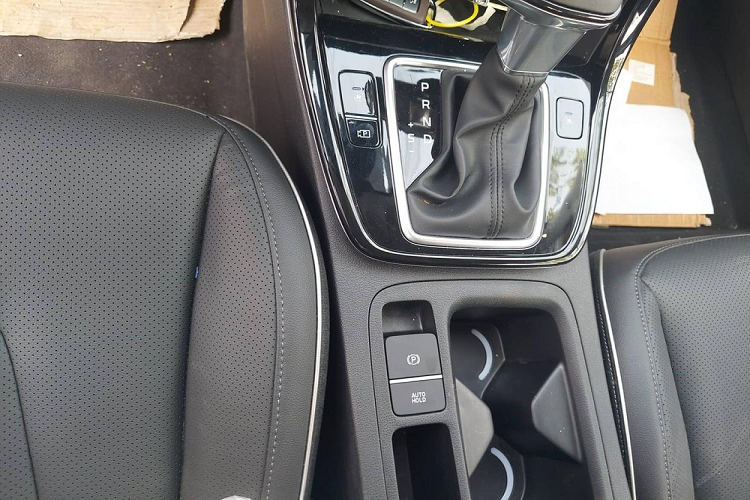 Trang bị an toàn sẽ là yếu tố phân tách bản Cao cấp của Hyundai Creta 2022 với bản tầm trung. Đó chính là gói công nghệ Smartsense gồm các tính năng hấp dẫn như phòng tránh va chạm trước FCA, phòng tránh va chạm điểm mù BCA, hỗ trợ giữ làn đường LFA, hỗ trợ phòng tránh va chạm phía sau RCCA.