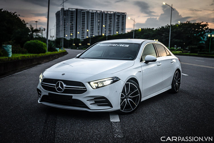 Mercedes-Benz A-Class sedan là biến thể 4 cửa theo phong cách truyền thống của A-Class thế hệ mới, bên cạnh các biến thể hatchback 5 cửa và CLA phong cách coupe. Xe có kích thước dài x rộng x cao là 4.555 x 1.796 x 1.434 mm, trục cơ sở dài 2.729 mm.