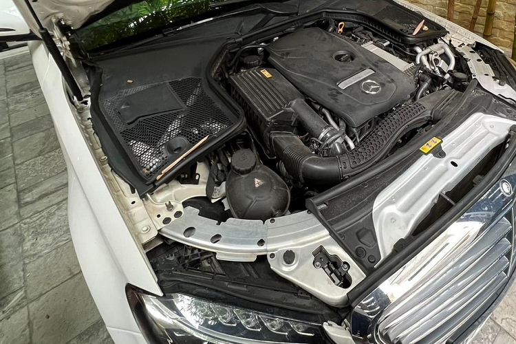 Trường Giang từng chi ra hơn 1,69 tỷ đồng để sở hữu xe - đây là mức giá xe Mercedes-Benz C250 Exclusive khi bán ra vào năm 2017