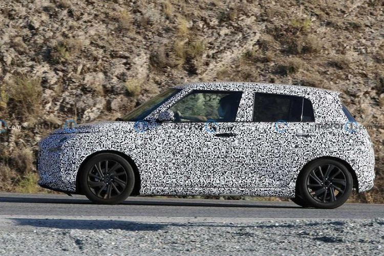 Đồng thời, những tin đồn liên quan đến mẫu xe này cũng bắt đầu rộ lên. Theo tin đồn, Suzuki Swift 2024 sẽ được trang bị hệ truyền động hybrid hoàn toàn mới, bao gồm máy xăng 3 xi-lanh, dung tích 1.2L. Đây là hệ truyền động do hãng Suzuki phát triển cùng đối tác "ruột" Toyota.