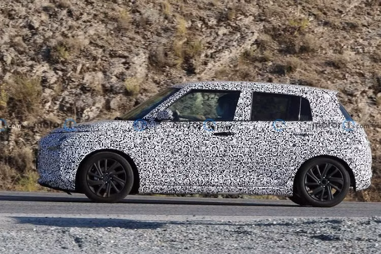 Đồng thời, những tin đồn liên quan đến mẫu xe này cũng bắt đầu rộ lên. Theo tin đồn, Suzuki Swift 2024 sẽ được trang bị hệ truyền động hybrid hoàn toàn mới, bao gồm máy xăng 3 xi-lanh, dung tích 1.2L. Đây là hệ truyền động do hãng Suzuki phát triển cùng đối tác "ruột" Toyota.