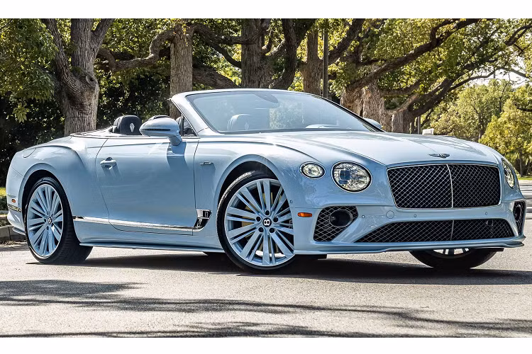 Các chuyên gia tại Bentley Mulliner đã mang tầm nhìn của tôi vào thực tế và tạo rs một bộ sưu tập kiệt tác cho Bentley Beverly Hills không chỉ thể hiện sự quyến rũ và vĩ đại của năm đó mà còn là điểm nhấn cho sự tinh tế và sáng tạo của nghề thủ công Bentley thời hiện đại.”