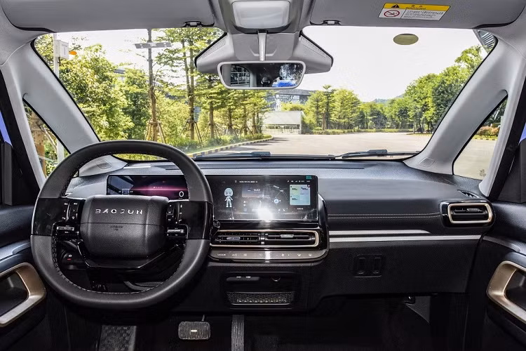 Đặc biệt, KiWi EV 2023 bản cao cấp nhất sẽ có thêm công nghệ hỗ trợ lái thông minh DJI mới. Công nghệ này chủ yếu tập trung vào việc hỗ trợ lái xe trong nội thành và đỗ xe. "Trái tim" của KiWi EV 2023 là mô-tơ điện đồng bộ nam châm vĩnh cửu, cho công suất tối đa 40 kW (53 mã lực) ở hai bản thấp và 50 kW (67 mã lực) ở bản cao cấp nhất trong khi mô-men xoắn cực đại đạt 150 Nm.