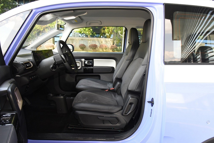 Cũng như phiên bản cũ, KiWi EV 2023 chạy điện sẽ vẫn dùng hệ thống treo MacPherson phía trước và hệ thống treo độc lập dạng xương đòn kép đằng sau.