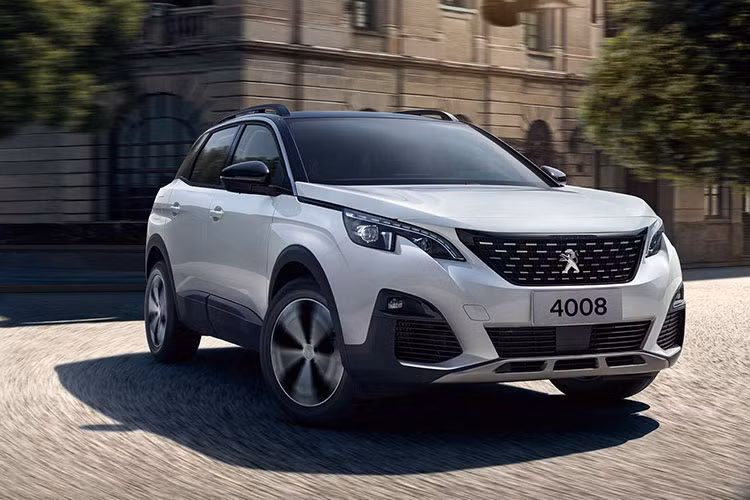 Đánh giá từ các sản phẩm hiện tại của Peugeot, 4008 sẽ bao gồm 2 phiên bản PHEV dẫn động cầu trước với công suất dự đoán 177 mã lực và 222 mã lực. Hai phiên bản còn lại được trang bị hệ dẫn động 4 bánh với sức mạnh tương ứng 296 mã lực và 355 mã lực. Peugeot 4008 dự kiến sẽ ra mắt ngay trong năm nay.