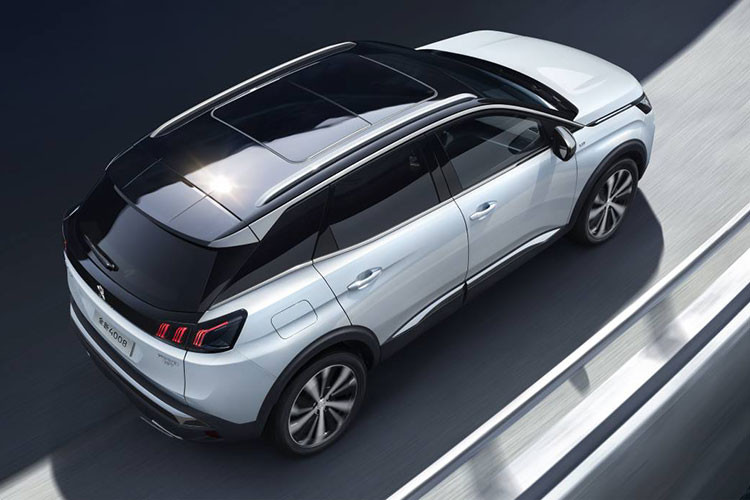 Về truyền động, Peugeot 4008 được dự đoán sẽ có sẵn với 4 phiên bản plug-in hybrid khác nhau, bao gồm động cơ xăng tăng áp PureTech 1.6L kết hợp với một hoặc hai mô-tơ điện và cụm pin lithium-ion 12.4 kWh.