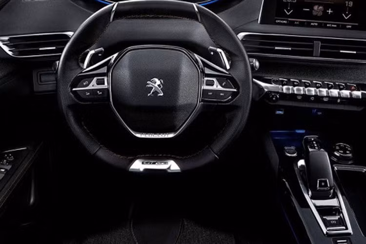 Một số tính năng khác có thể bao gồm hệ thống đèn nội thất và chất liệu chất lượng cao ở ghế ngồi cùng loạt trang bị công nghệ cao giúp Peugeot 4008 cạnh tranh với nhiều đối thủ có tên tuổi khác.