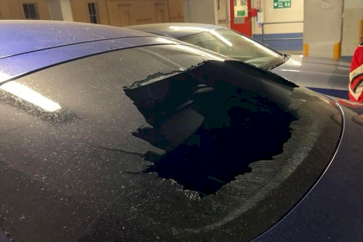 Đã có rất nhiều comment chia sẻ cùng nam ca sĩ và nhiều người Việt hiện đang sinh sống ở nước ngoài cho biết: việc phá xe, trộm đồ, trộm xe đang rất phổ biến ở châu Âu và Mỹ. 