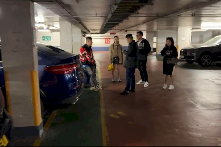 Các nhà chức trách cũng chưa thể dẹp yên được vấn nạn nay nên họ có nhắn nhủ ca sĩ Tuấn Hưng và những du khách Việt Nam hãy cẩn thận khi đến châu Âu. 