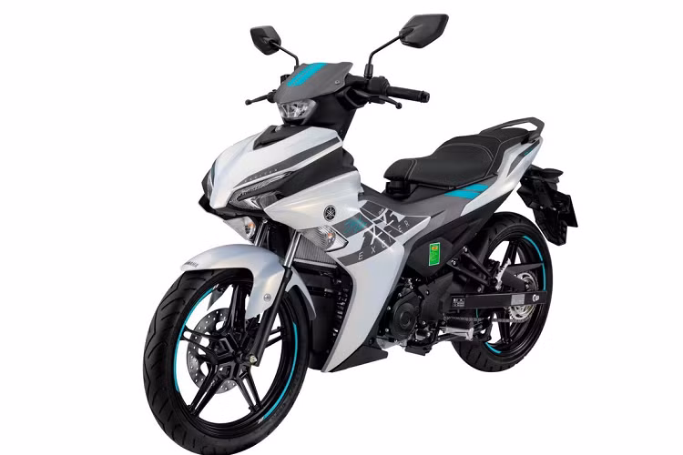 Mới đây nhất, hãng đã tung ra các màu áo mới cho phiên bản Yamaha Exciter 155 VVA 2022 bản giới hạn và nhận được không ít sự quan tâm của người tiêu dùng. Xe có 4 màu chính là xanh-bạc-đen, xám-bạc-đen, trắng-xám-đen và cuối cùng là màu đen mờ.