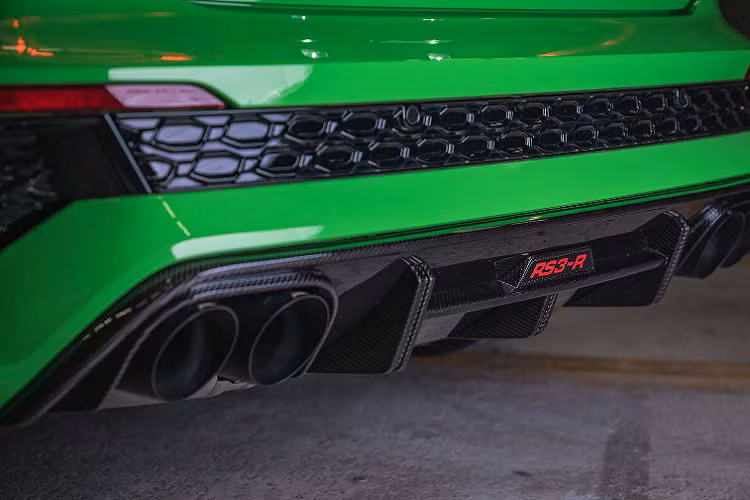 Hệ thống phanh tiêu chuẩn của xe vẫn được giữ nguyên nhưng xe đã được thay thế bộ mâm độ ABT 20 inch đi kèm với bộ lốp thể thao Goodyear Eagle F1 SuperSport R.