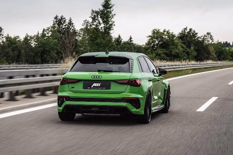 Mô-men xoắn của Audi RS3 Sportback độ ABT cũng tăng lên 600 Nm. Với những nâng cấp này, chiếc Hatchback thể thao có khả năng tăng tốc từ 0 - 100 km/h trong vòng 3,3 giây. và tất cả đạt đến đỉnh điểm với thời gian 0-62 mph (0-100 km/h) trong 3,3 giây. Sau khi được nâng cấp, chiếc xe độ có khả năng đạt tốc độ tối đa lên tới 300 km/h.