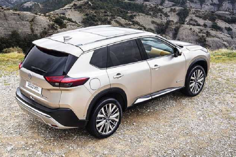 Tuy nhiên, với sự bùng nổ của phân khúc xe gầm cao và những cải tiến đáng kể ở bản X-Trail 2023, người tiêu dùng kỳ vọng mẫu xe này sẽ lại được phân phối ở nước ta.