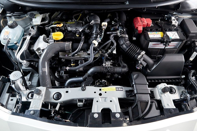 Đáng chú ý hơn là Almera phiên bản mới còn được trang bị công nghệ an toàn 360 Safety Shield với hàng loạt tính năng như cảnh báo va chạm trước thông minh IFCW, phanh khẩn cấp thông minh IEB, cảnh báo điểm mù BSW, cảnh báo vật cản khi lùi xe RCTA, camera giám sát 360, phát hiện vật cản động quanh xe, và 6 túi khí.